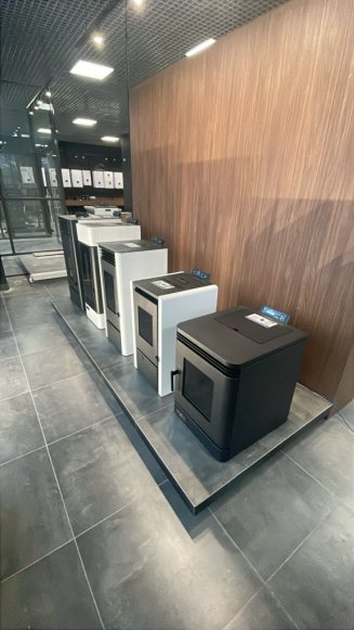 Камин пеллетный водяной Zota WD18H30 14 кВт WiFi миникотельная